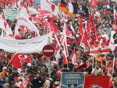 Odboráři ve štrasburku proti nové směrnici protestovali