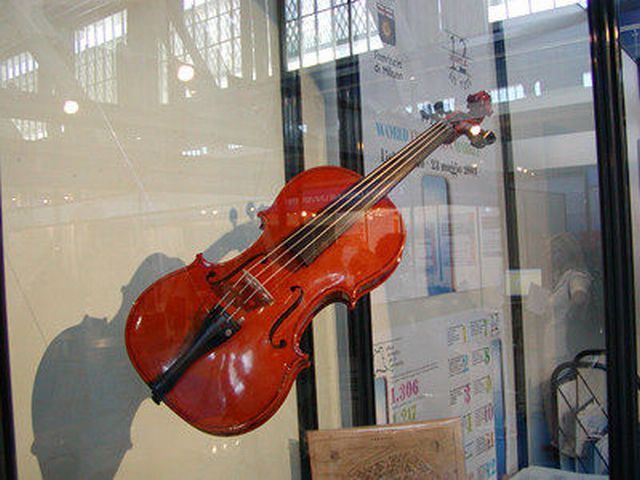 Housle Stradivari