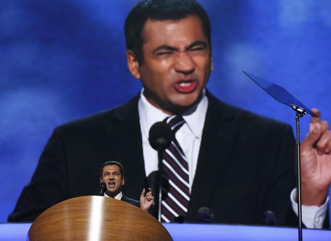 Actor Kal Penn addresses the 2012 Democratic National Convention in Charlotte, North Carolina, September 4, 2012. REUTERS/Jim Young (UNITED STATES - Tags: ELECTIONS POLITICS) Published: Zář. 5, 2012, 1:50 dop.