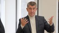 "Ještě v sobotu odpoledne to bylo dobrý, pak se tam zase dostal Kalousek a teď chce blokovat sněmovnu," komentuje složitou povolební situaci Babiš.