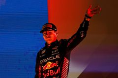 Verstappen odstartoval sezonu F1 spanilou jízdou v Bahrajnu. Zazářil i Alonso