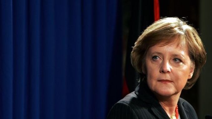 Angela Merkelová usiluje o strategickou spolupráci s Ruskem. Nic víc, nic míň.