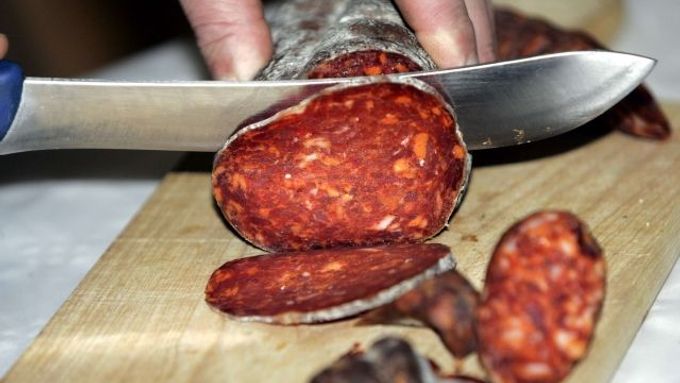 Klobása "kulen", chorvatský národní poklad.