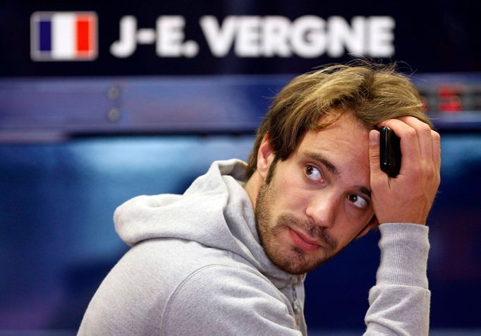 Jean-Eric Vergne sleduje průběh testování v Mugellu.