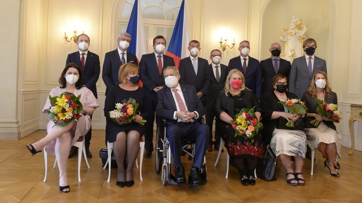 Důvěra ve státní instituce vzrostla, je ale stále nižší než před pandemií; Zdroj foto: ČTK