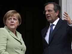 Kancléřka Merkelová premiéru Samarasovi příslib dalších peněz nepřivezla, Řecko ale má zůstat v eurozóně.