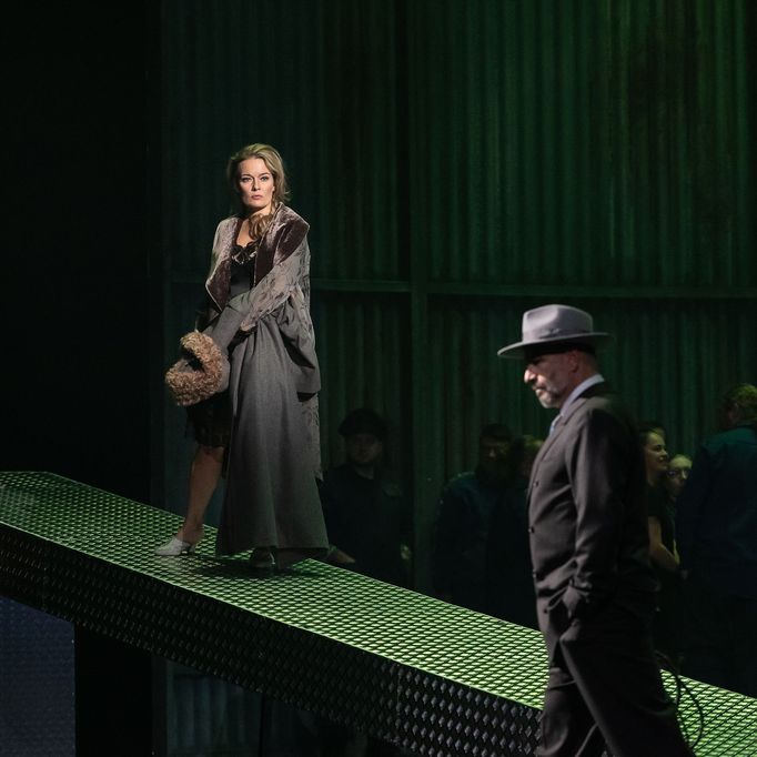 Alžběta Poláčková jako Katěrina Izmajlova a František Zahradníček v roli Borise Izmajlova.