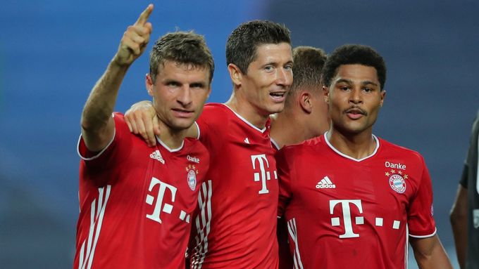 Serge Gnabry (vpravo) slaví gól v semifinále LM Bayern - Lyon