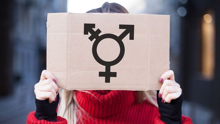 Maďarsko zakázalo úřední změnu pohlaví. Smutné a skandální, reagují organizace