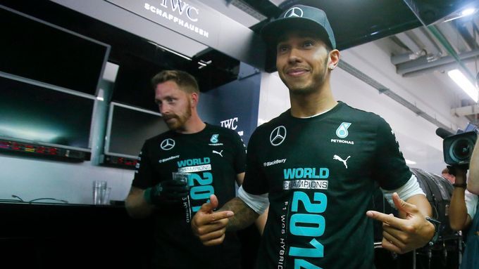 Lewis Hamilton neslavil  v Soči jen vlastní vítězství, ale také triumf Mercedesu v Poháru konstruktérů.