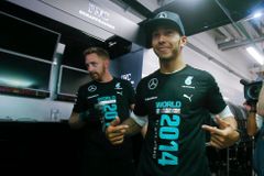Mercedes si zajistil první titul, Hamilton posílil vedení