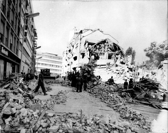 Následky ničivého zemětřesení ve Skopje z léta 1963.