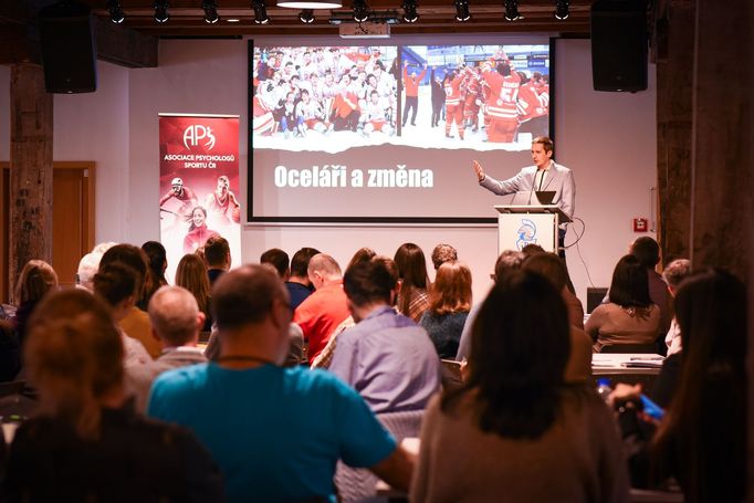 Devět let spolupracuje s HC Oceláři Třinec, ale i s řadou dalších organizací, svazů a individuálních sportovců.