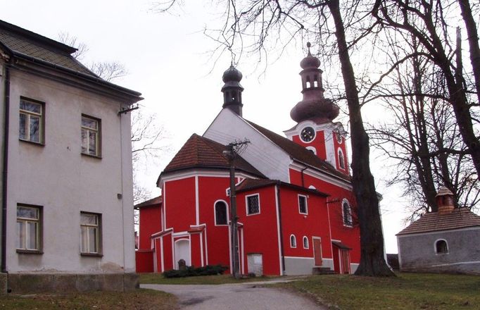 Kostel v Úsobí (Kraj Vysočina) nevypadal až tak zruinovaně...