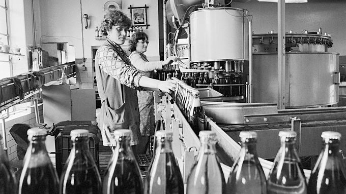 Pito vyráběl před rokem 1989 i závod Středočeských pivovarů v Rakovníku. Kvalitu nápoje kontrolovala laboratoř rakovnického závodu.