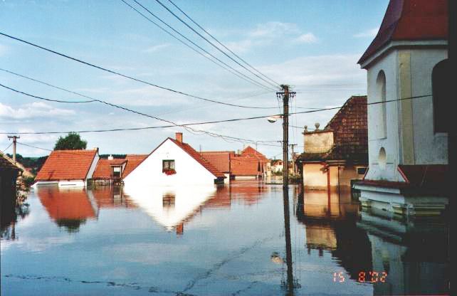 Foto: Povodně v roce 2002/ Povodí Labe