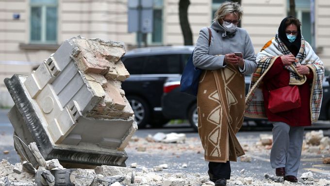 Zemětřesení V Chorvatsku - Otřesy ze zemětřesení v Chorvatsku byly patrné až na Slovensku / První 5,3 a druhá 5,0, zasáhly v neděli ráno záhřeb a okolí a způsobily škody na budovách.