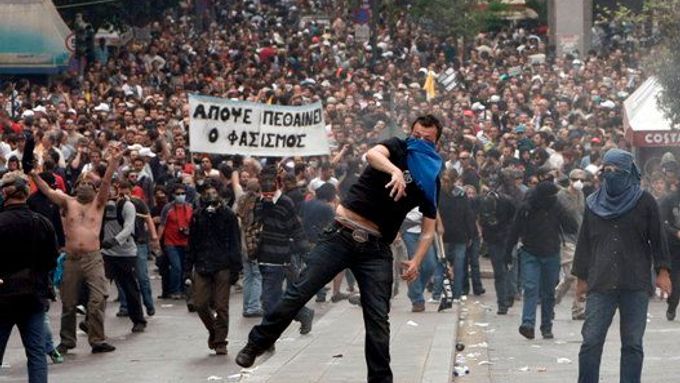 Foto: Řecko je na pokraji kolapsu. Řekové vyšli do ulic