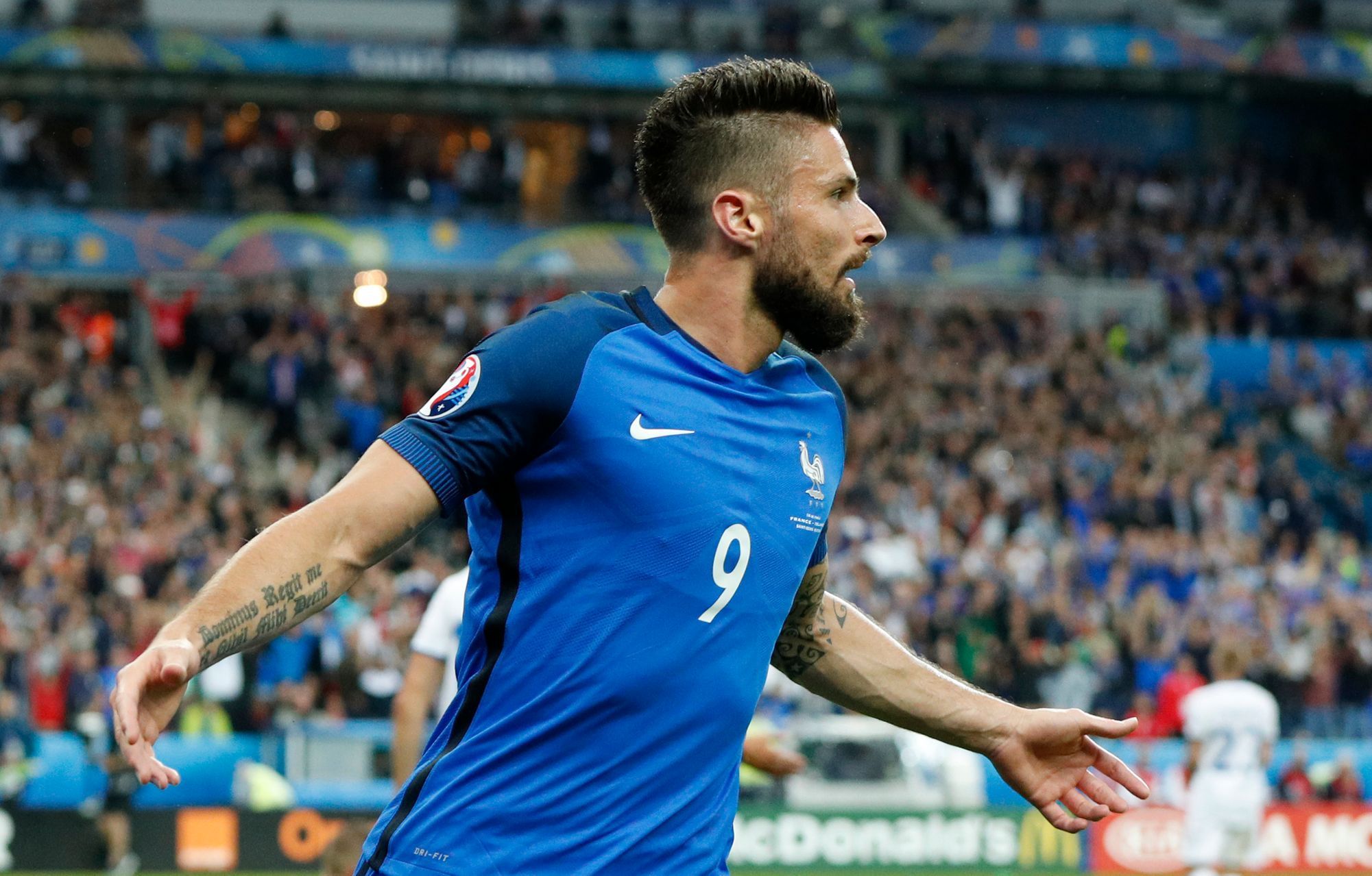 Euro 2016, Francie-Island: Olivier Giroud slaví gól na 1:0