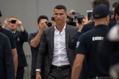 Ronalda poslaly do Juventusu parádní nůžky. Náš bláznivý nápad vyšel, radují se v Turíně