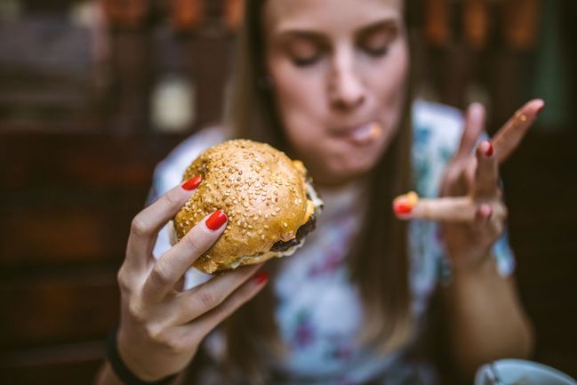 Stravování ve "fast foodech" a průmyslově zpracovaná jídla