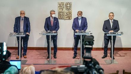 Čekají neočkované zaměstnance omezení? Sledujte brífink po jednání tripartity