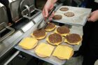 McDonald’s v Česku zavede obsluhu u stolu, chystá i rozvoz