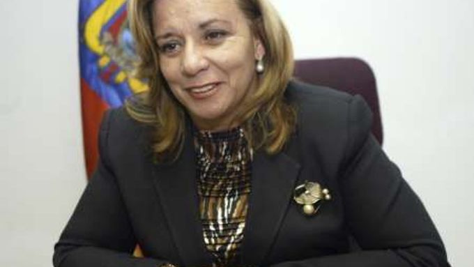 Ministryně obrany Guadalupe Larrivová zemřela při letecké nehodě nad americkou vojenskou základnou.