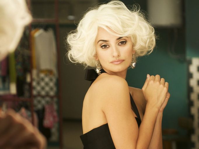 Penélope Cruz ve filmu Rozervaná objetí z roku 2009.