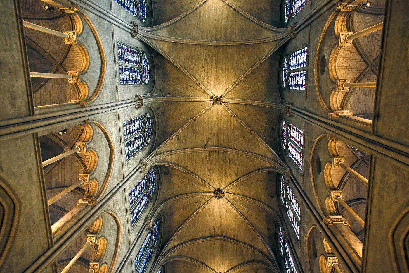 Katedrála Notre-Dame, Notre Dame, Paříž, historie, Zahraničí