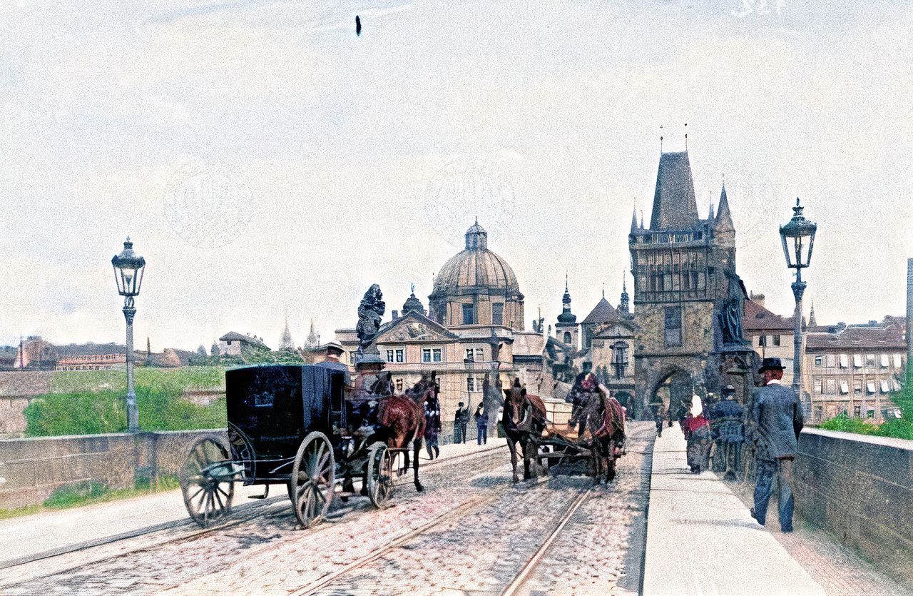 Tenkrát, Praha, historie, Domácí