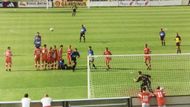 Na stadion Za Lužánkami se kdysi klidně nacpalo téměř padesát tisíc. Tehdejší Zbrojovka zde v roce 1978 slavila svůj dosud první a poslední mistrovský titul a kvalitní fotbal se tady hrál i v devadesátých letech a na přelomu století. Ještě v roce 2001 branami obřího stadionu procházelo na zápasy Gambrinus ligy i dvacet tisíc diváků.