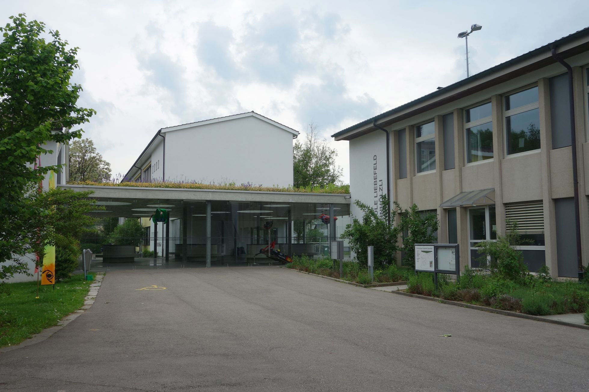 Švýcarská škola ve městě Köniz, kterou měl navštěvovat Kim Čong-un