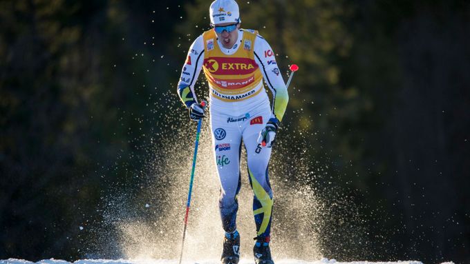 Calle Halfvarsson si vítězstvím v Lillehammeru udržel žlutý trikot pro vedoucího závodníka seriálu.