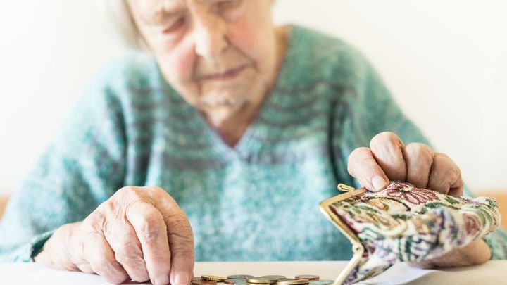 Důchodový systém skončil v pololetí v deficitu asi devět miliard Kč, méně než loni; Zdroj foto: Shutterstock.com