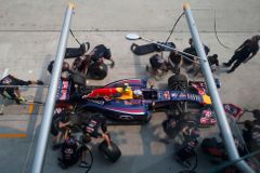 VIDEO Ricciardovi zničili závod mechanici Red Bullu