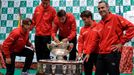 Španělští tenisté David Ferrer, Nicolas Almagro, Marcel Granollers, Marc Lopez a kapitán Alex Corretja během oficiálního losování semifinálových utkání Davis Cupu 2012.