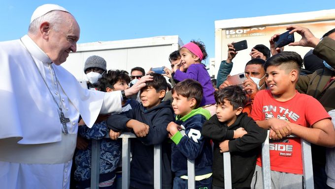 Papež František v uprchlickém táboře na řeckém ostrově Lesbos.