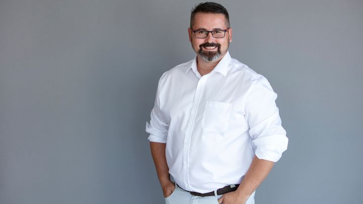 Členství se neslučuje s mým přesvědčením, napsal místopředseda Trikolóry a rezignoval