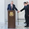 Miloš Zeman oznámil kandidaturu na prezidenta - jeho TK, aktivisté před Hradem