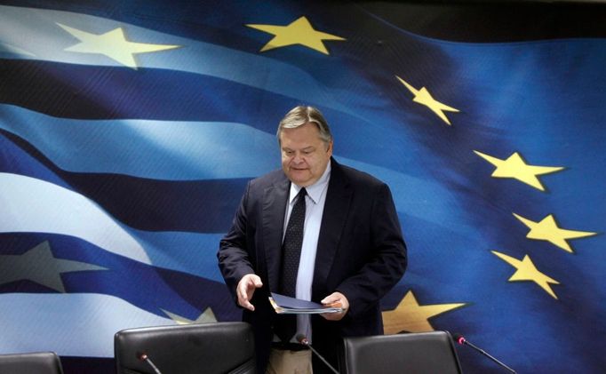 Řecký ministr financí Evangelos Venizelos. Zde - na snímku z konce sprna - hovořil na tiskové konferenci v Aténách o obavách eurozóny z další pomoci jeho zemi.