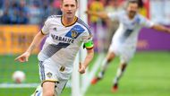 Pětatřicetiletý Robbie Keane má za sebou už čtvrtou sezonu v Los Angeles. Keane si ještě zahrál po boku Davida Beckhama. Letos Keane znovu exceloval a právem byl nominován do týmu roku. V trápícím se celku z L.A. zaznamenal ve 24 zápasech 20 gólů a 8 asistencí. "Chci ještě jednou vyhrát ligu. Potom ještě jednou a znovu. Fotbal si pořád užívám a chci přidat další úspěchy," namlsal do příští sezony fanoušky L.A. Keane.