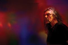 Robert Plant chystá na říjen nové album Carry Fire. Venku je první folkrocková ukázka