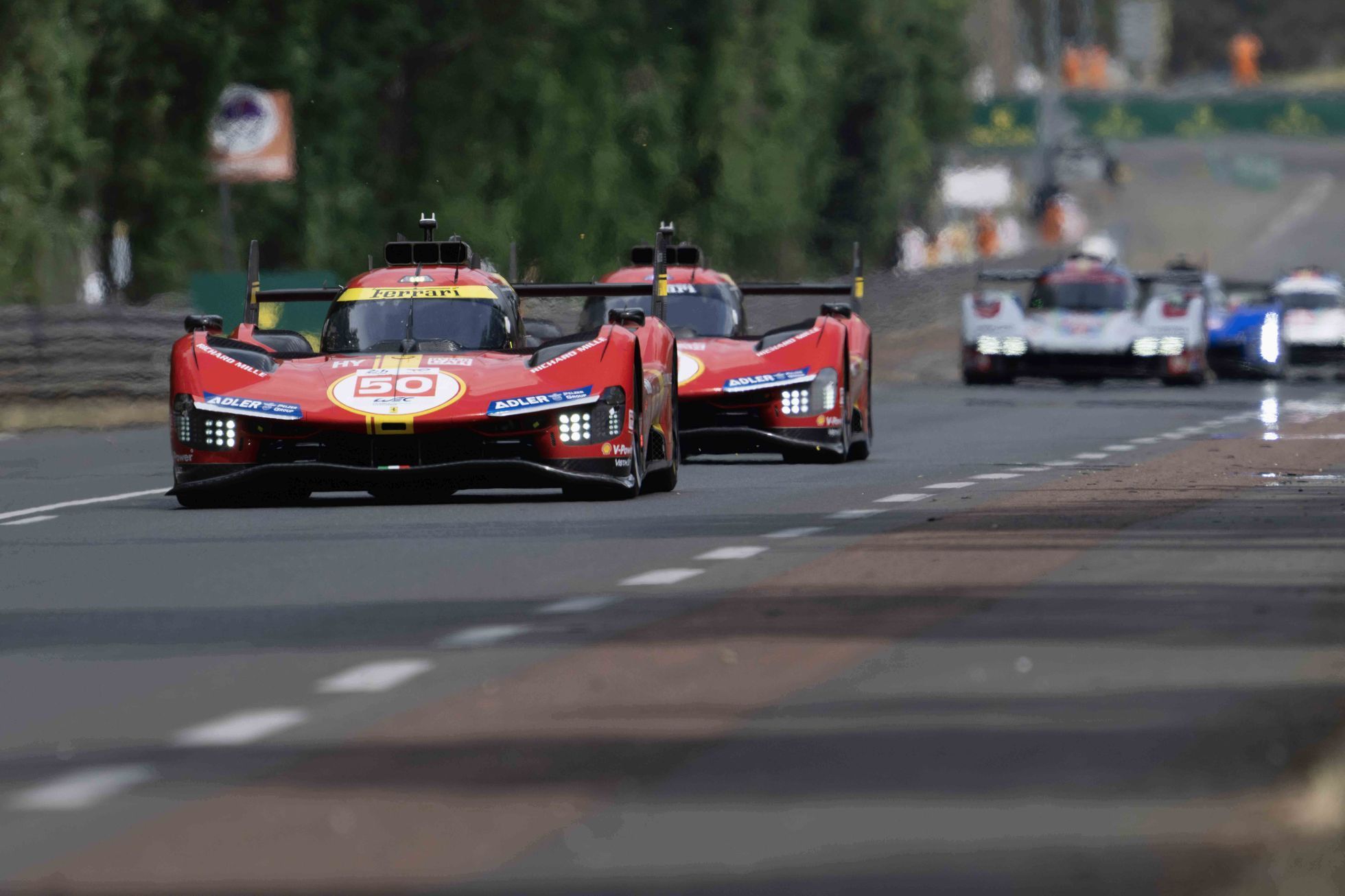 Ferrari na trati  24 h Le Mans 2023
