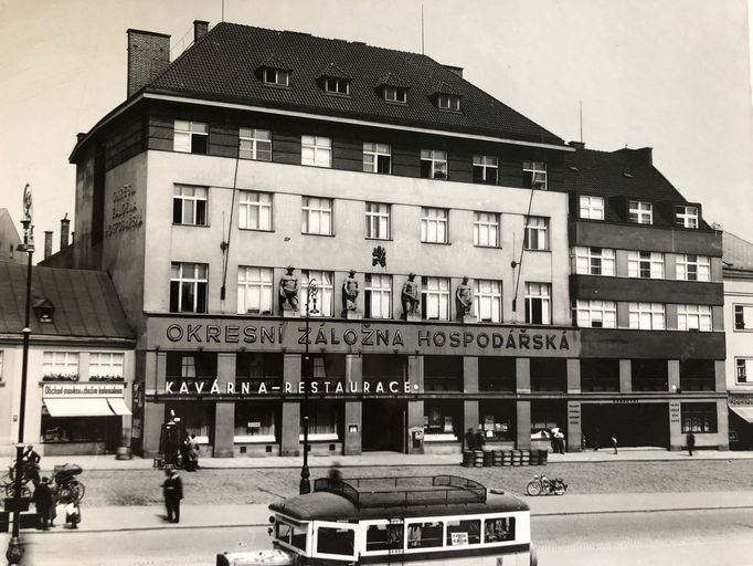 Pobočky České spořitelny napříč staletími