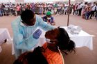 Konec lockdownů. Afrika jde cestou rozvolnění, s omikronem musí žít i bez očkování