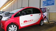 Mistubishi MiEV se v USA rovněž nelíbí. Stejný design mají ovšem i Citroën C-zero a Peugeot iON.