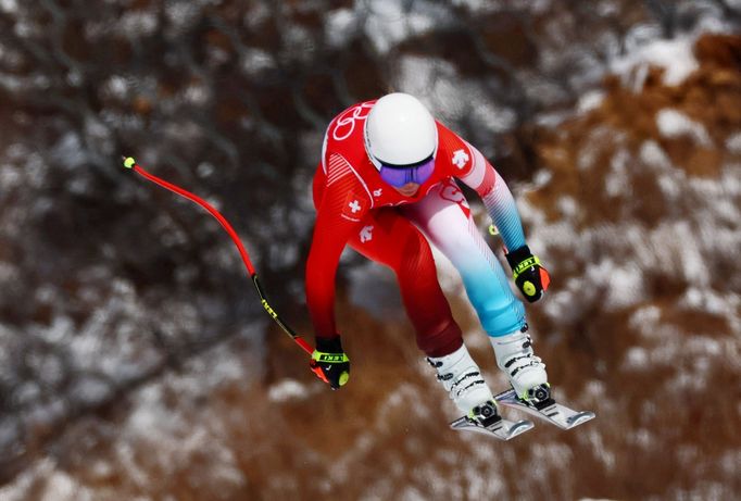 Corinne Suterová ze Švýcarska na trati v cíli sjezdu na ZOH 2022 v Pekingu