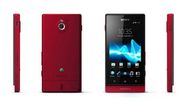 Sony Xperia sola - s prostorovým zvukem Společnost Sony oficiálně představila chytrý telefon Xperia sola. Telefon má 3,7 palcový displej s rozlišením 480 x 854 obrazových bodů. Rozlišení fotoaparátu je 5 MPx. Fotoaparát je vybaven přisvětlovací diodou. Telefon je poháněn dvoujádrovým procesorem osazeném na chipsetu NovaThor U8500. Ze standardního vybavení telefonu nechybí nic. Z nadstandardu potěší zabudovaný NFC čip a 3D stereo reproduktory s funkcí xLoud. Kapacita akumulátoru je 1320 mAh. Rozměry telefonu jsou 116 x 59 x 9.9 mm. Hmotnost 107 g. Na trhu je telefon očekáván do konce června.