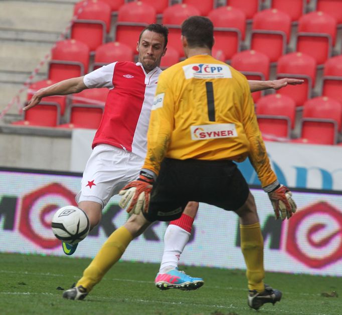 Fotbal, Gambrinus liga, Slavia - Jablonec: Martin Juhar - Michal Špit